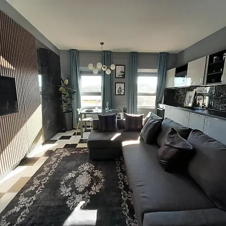 With Terrace House 33 Apartment Empoli