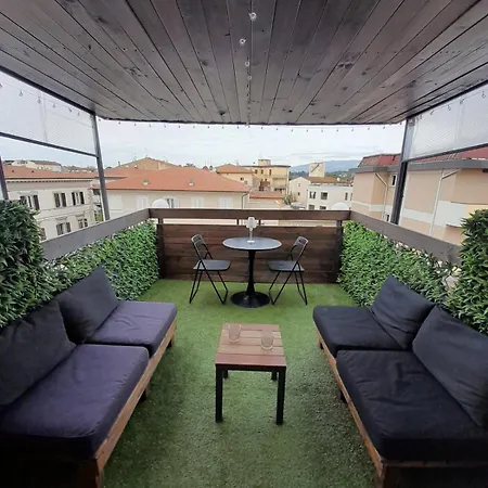 With Terrace House 33 Apartment Empoli